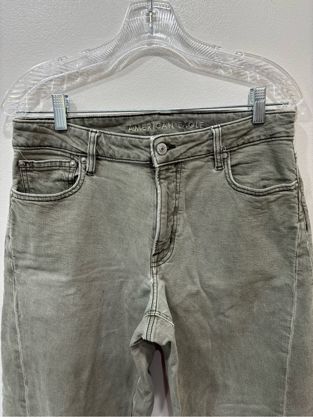 American Eagle Barrel Washed Olive Green Jeans Women’s Size 6 ( Small Stains ) - Picture 2 of 13